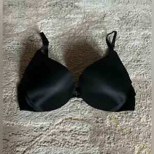 32C Victoria’s Secret Black Push-Up Bra